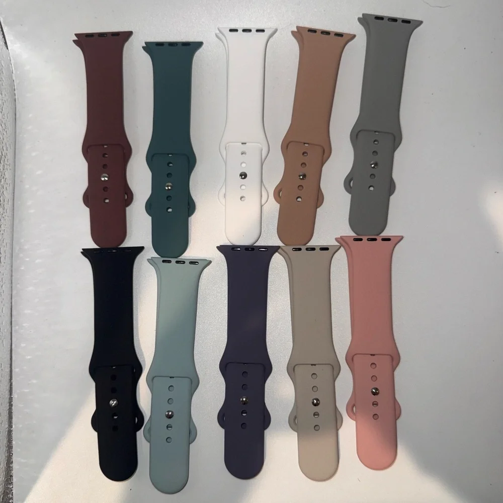 Apple Watch Series 6 Rose Gold 40mm w/ 10 Silicone Replacement Bands and Charger